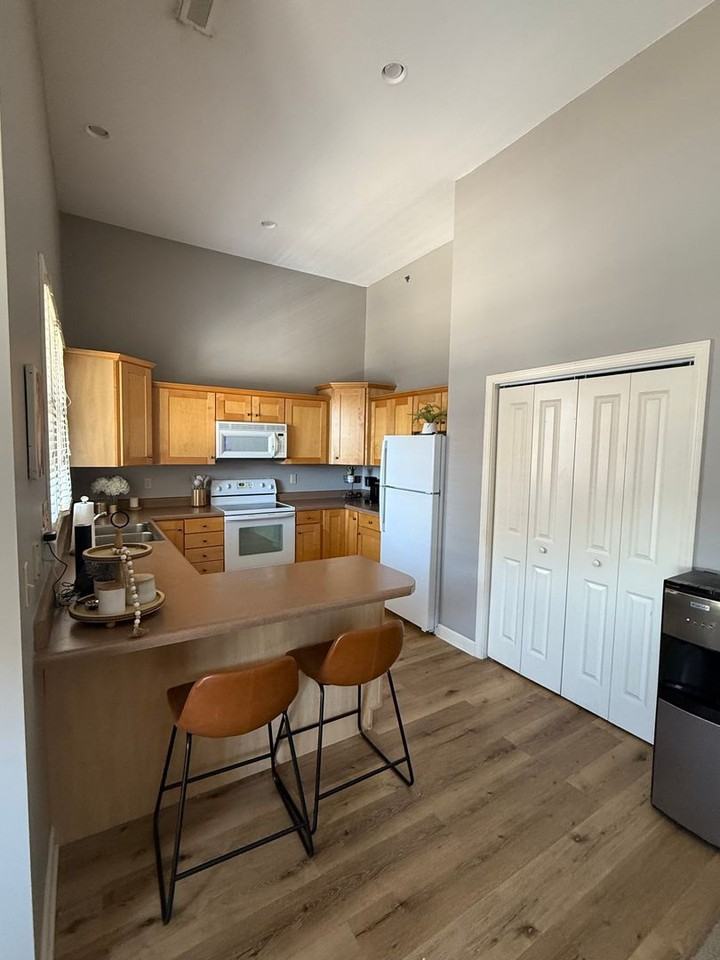 2100 Cherry Hill Dr. - Photo 2 of 30