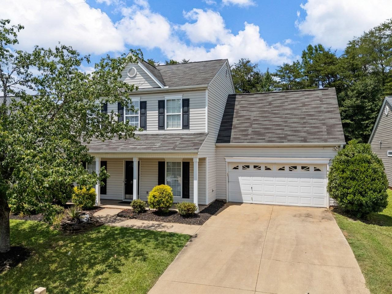 212 Dartmoor Dr - Photo 3 of 37