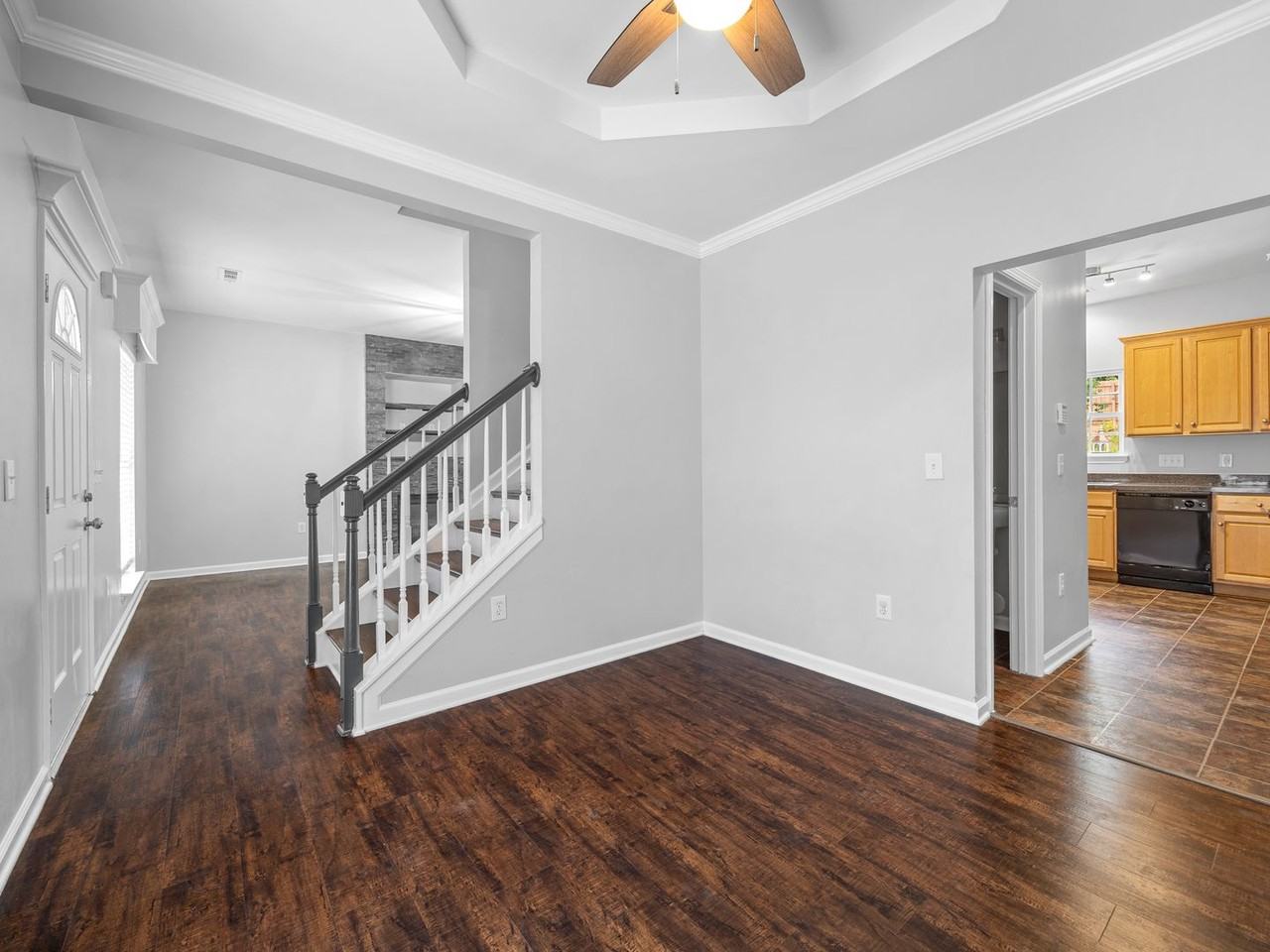 212 Dartmoor Dr - Photo 6 of 37