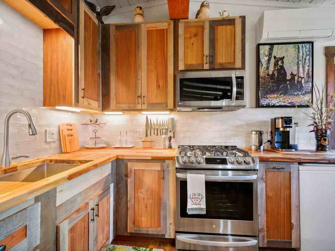 9987 Overlook Rd - Photo 2 of 36