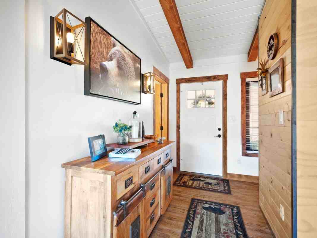 9987 Overlook Rd - Photo 3 of 36