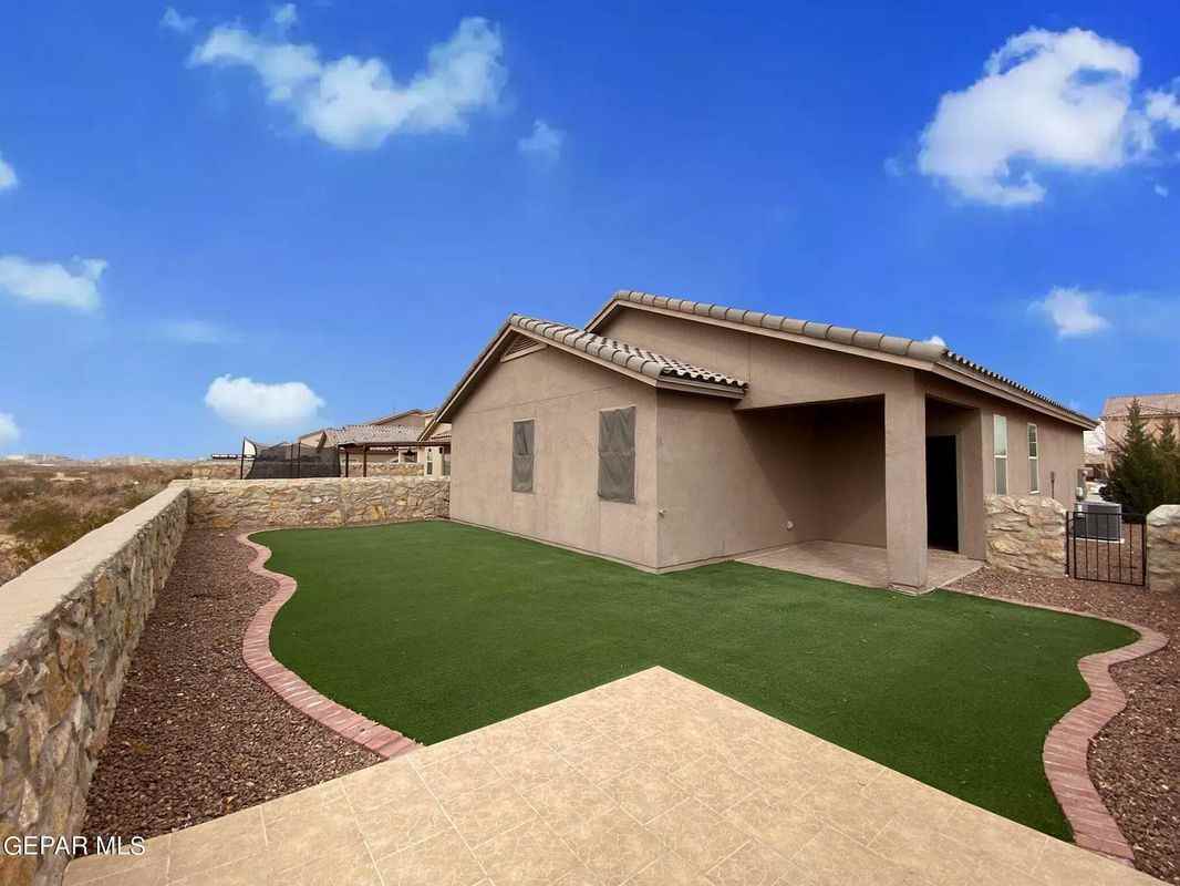 709 Wycliffe St - Photo 4 of 4