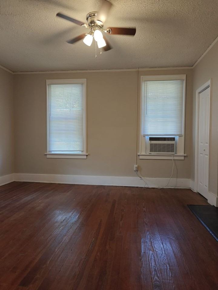 1702 Johns Rd - Photo 4 of 7