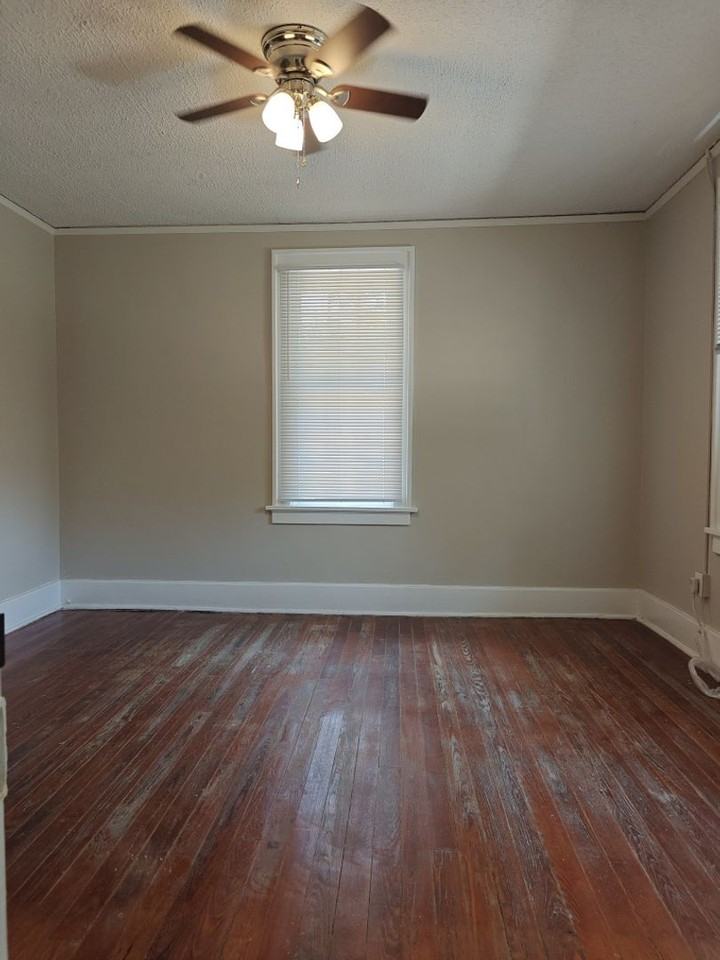 1702 Johns Rd - Photo 5 of 7