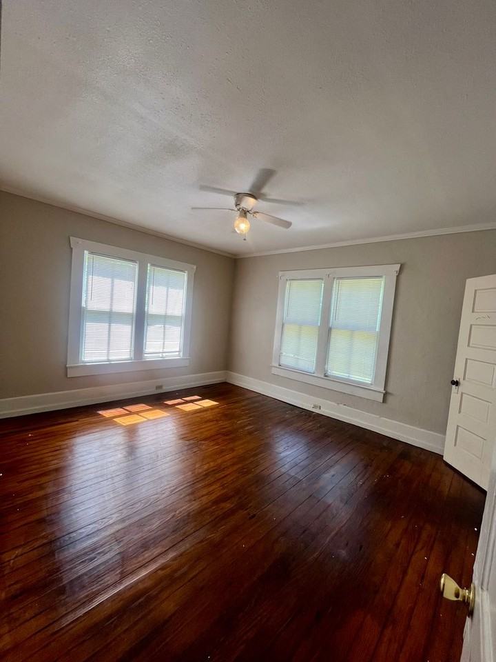 412 W 2nd St - Photo 2 of 7