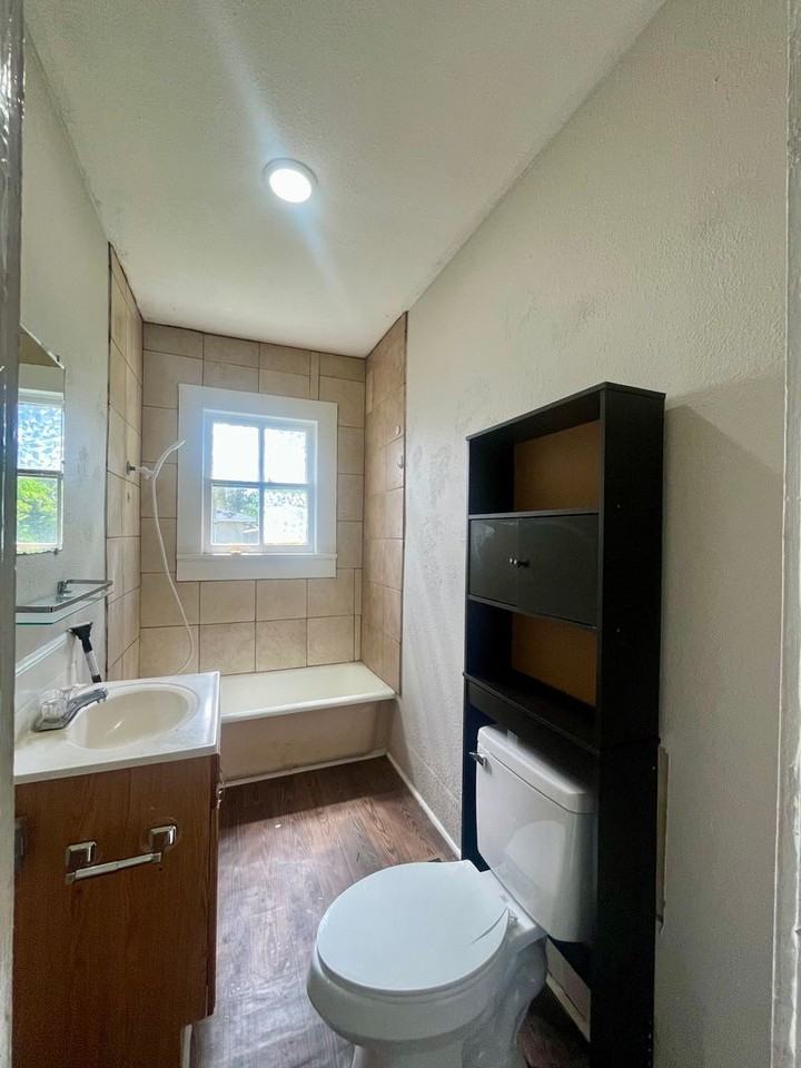 412 W 2nd St - Photo 3 of 7