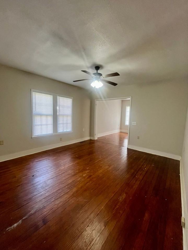 412 W 2nd St - Photo 4 of 7