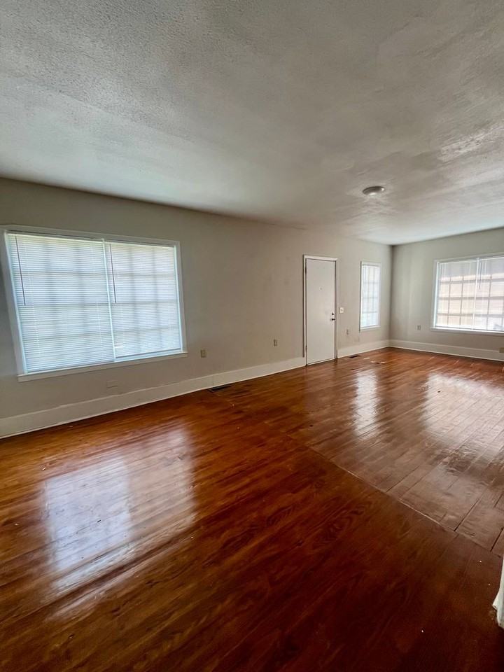 412 W 2nd St - Photo 6 of 7