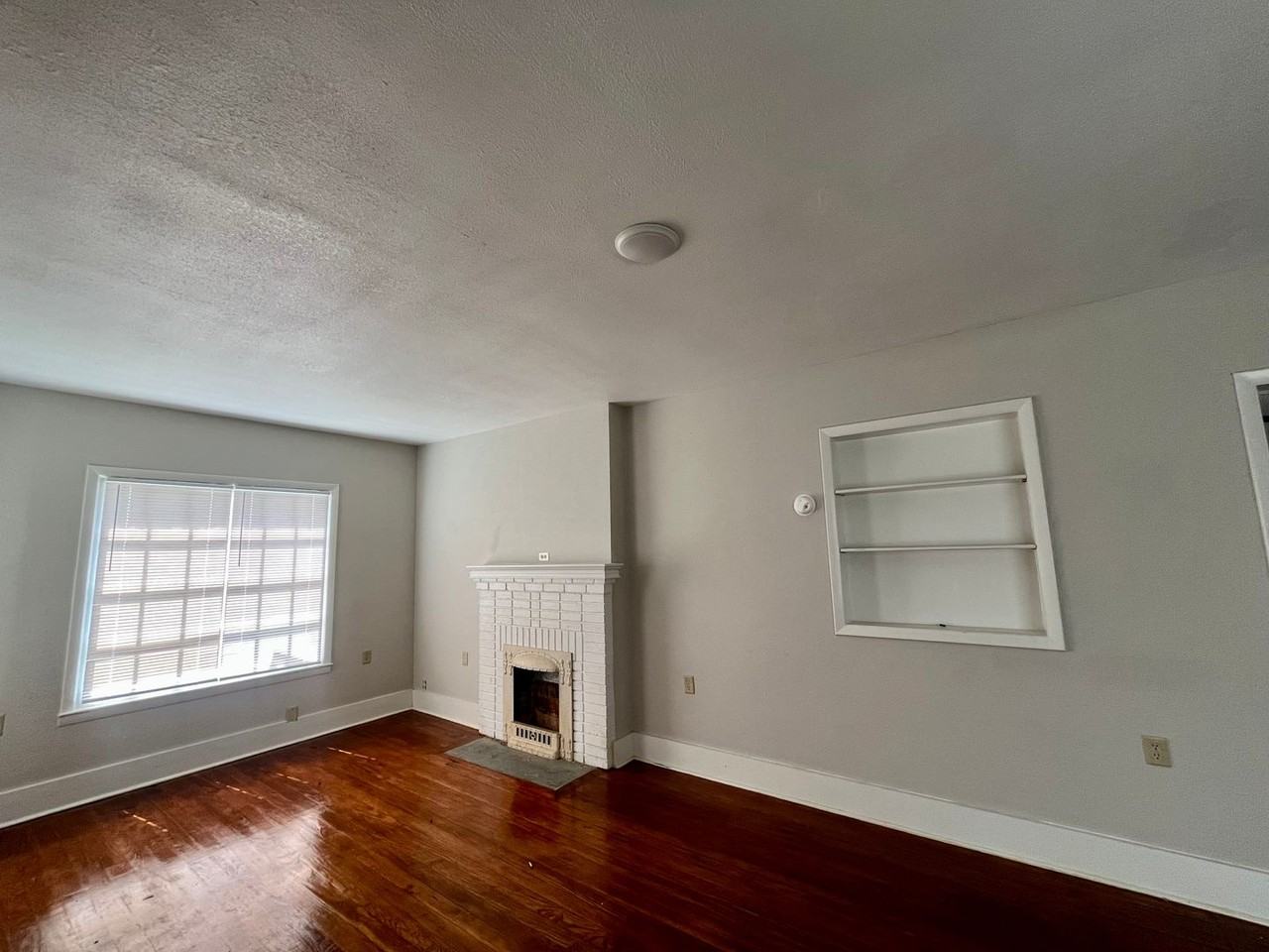 412 W 2nd St - Photo 7 of 7