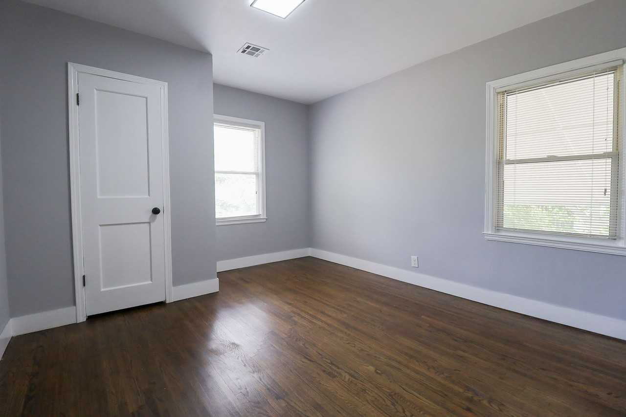 4046 E 23rd St - Photo 4 of 27