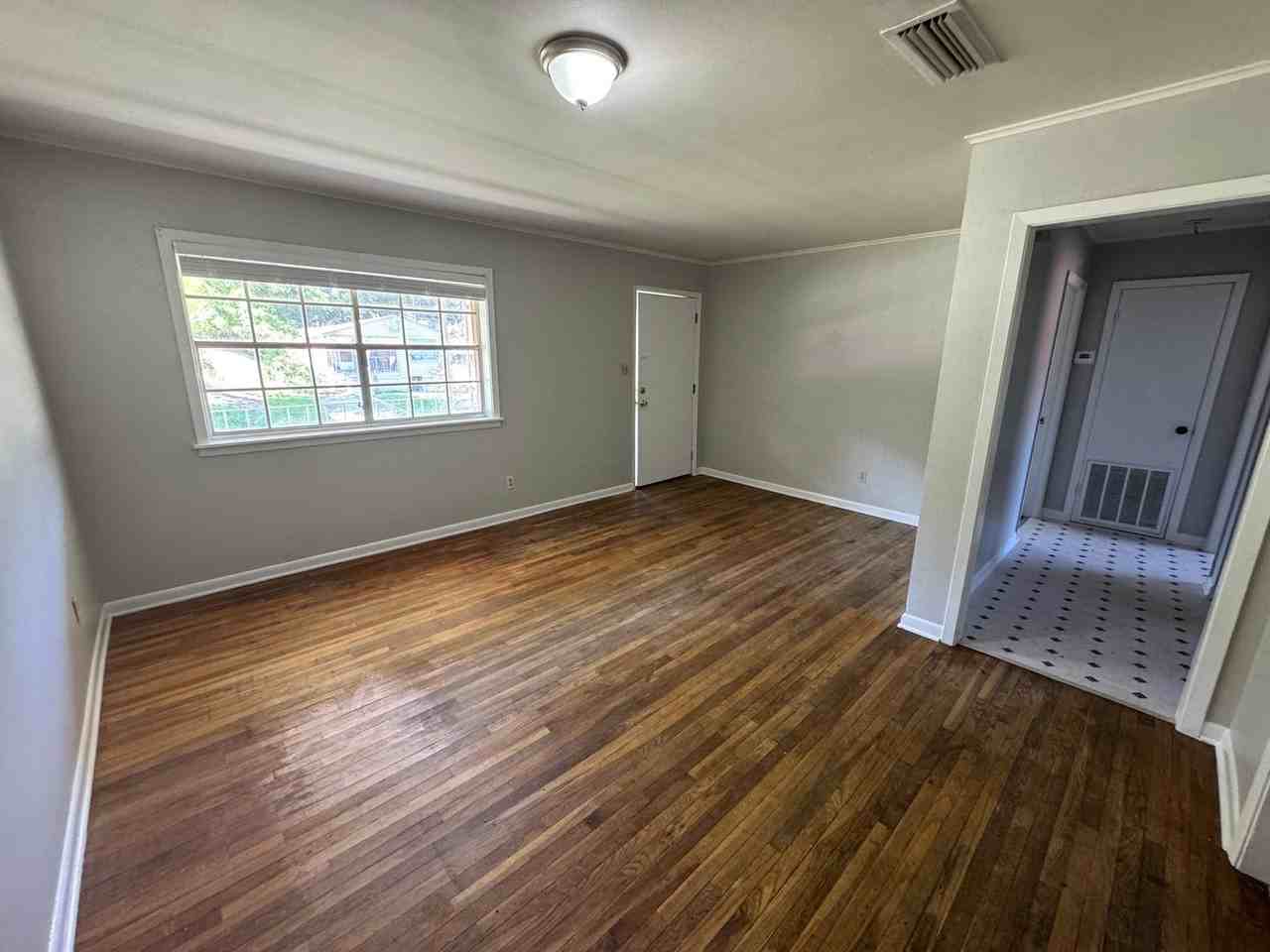 2954 Anna St - Photo 2 of 6