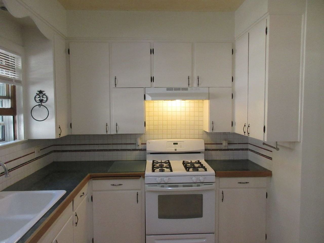 725 Ratcliff Dr Se - Photo 4 of 11