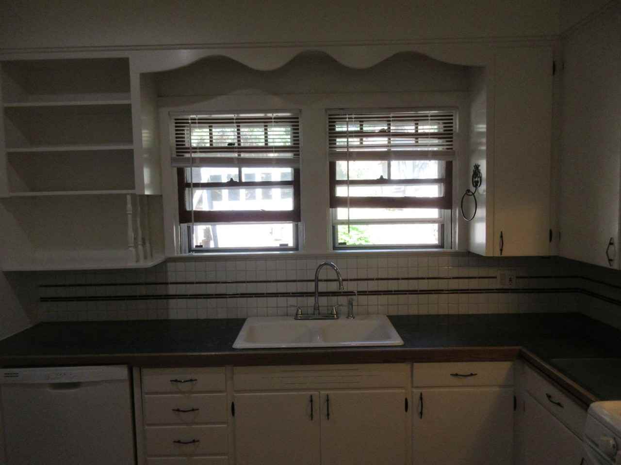 725 Ratcliff Dr Se - Photo 5 of 11