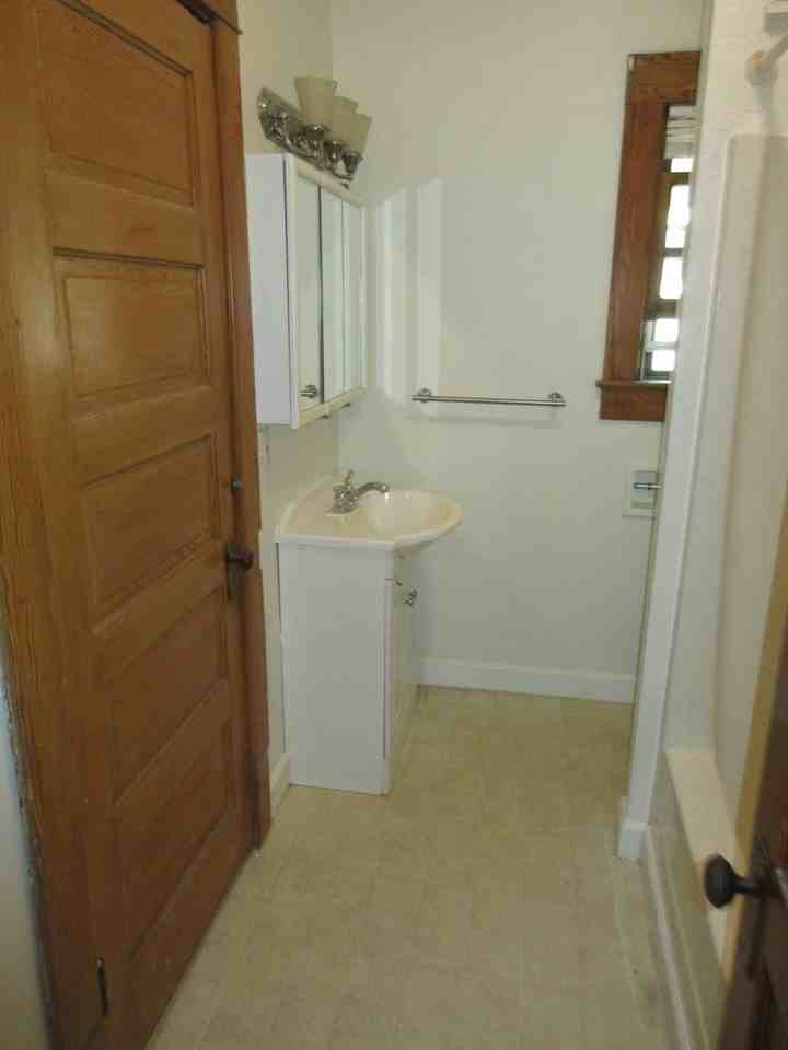 725 Ratcliff Dr Se - Photo 6 of 11