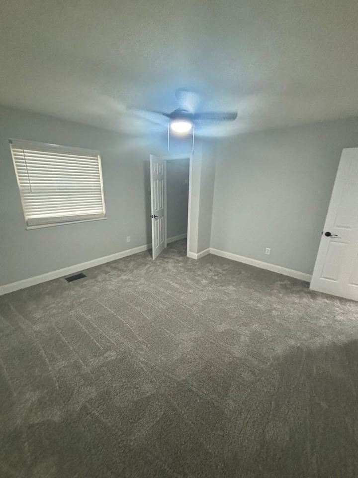 3237 Summerhill Ln - Photo 3 of 10