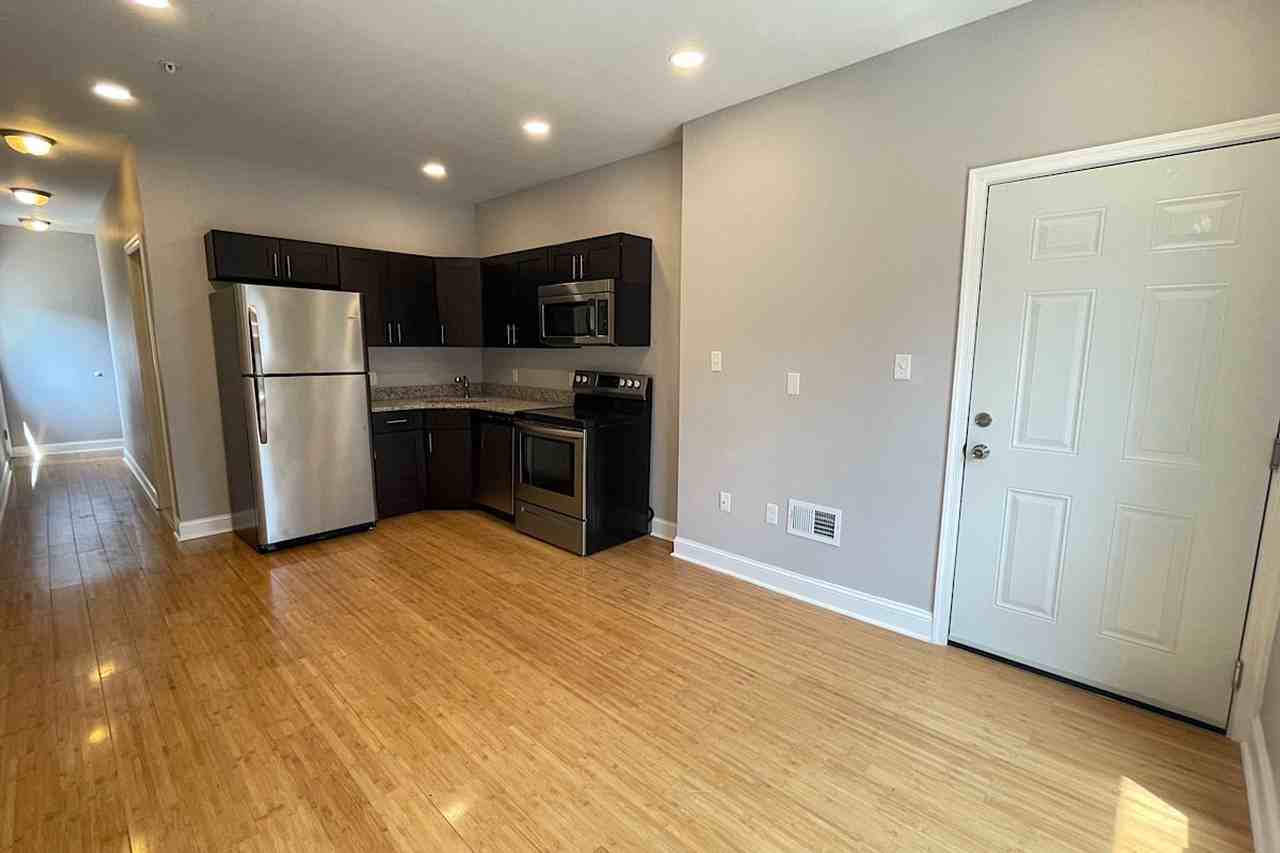 4111 Ludlow Street - Photo 3 of 28