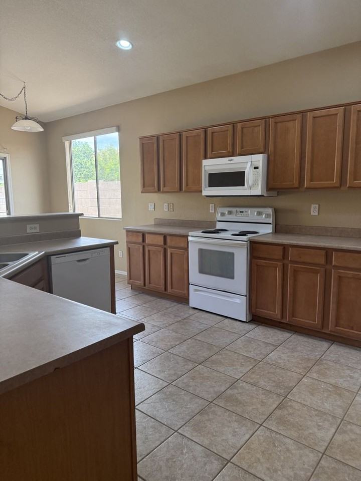 10316 E Jan Ave - Photo 5 of 18