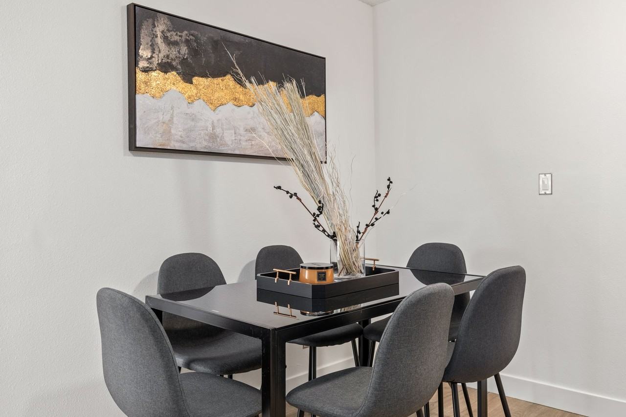 A 6 bedroom, 3 bathroom apartment with a dining/living room & a fully functional kitchen at 1700 Malcolm Unit 101 - Photo 6 of 10