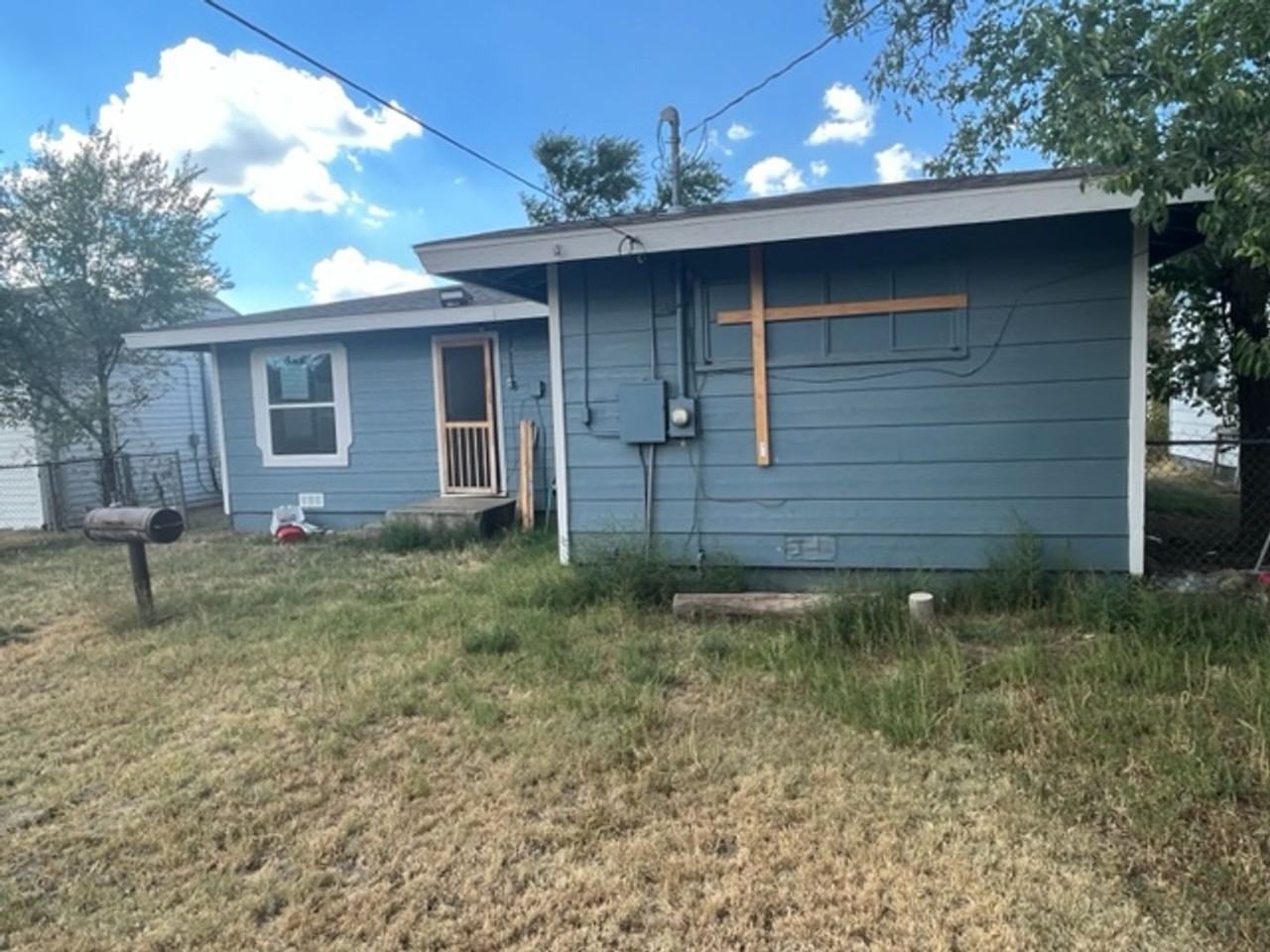 4409 S Travis St - Photo 2 of 12