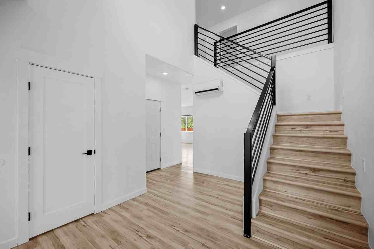 3895 W Cliffside Ln - Photo 5 of 35