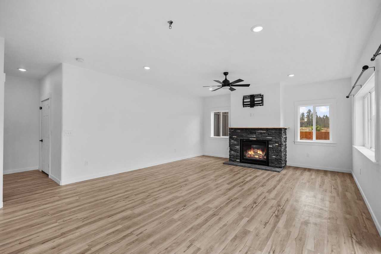 3895 W Cliffside Ln - Photo 7 of 35