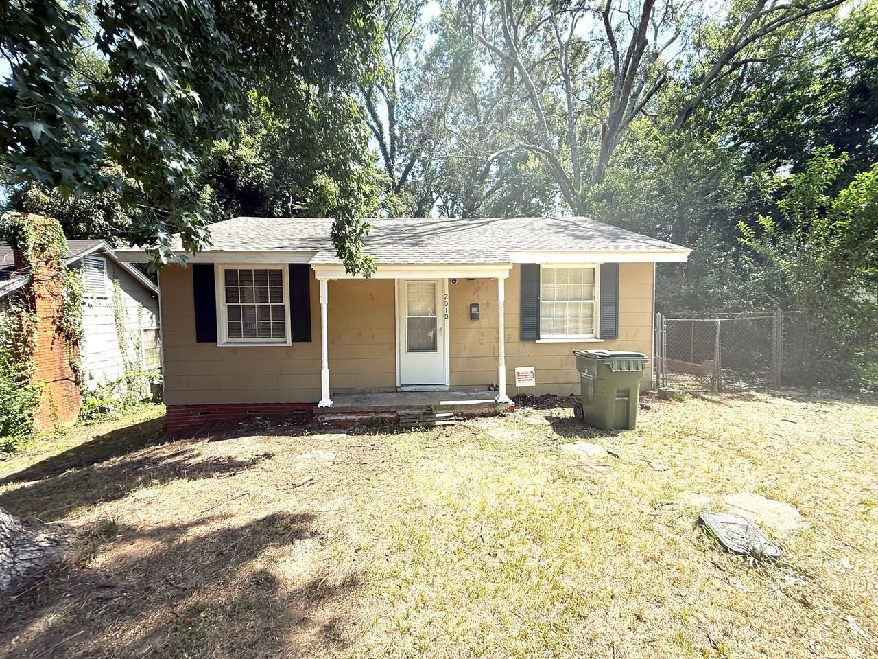 2010 Windsor Ave - Photo 2 of 11