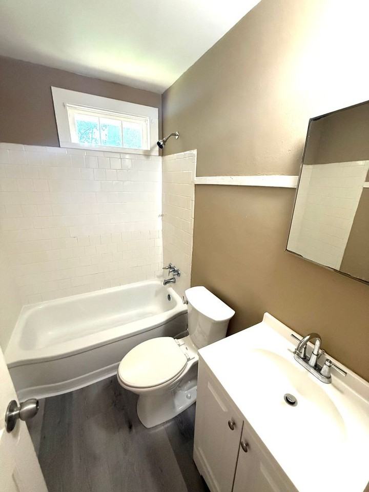 2010 Windsor Ave - Photo 7 of 11