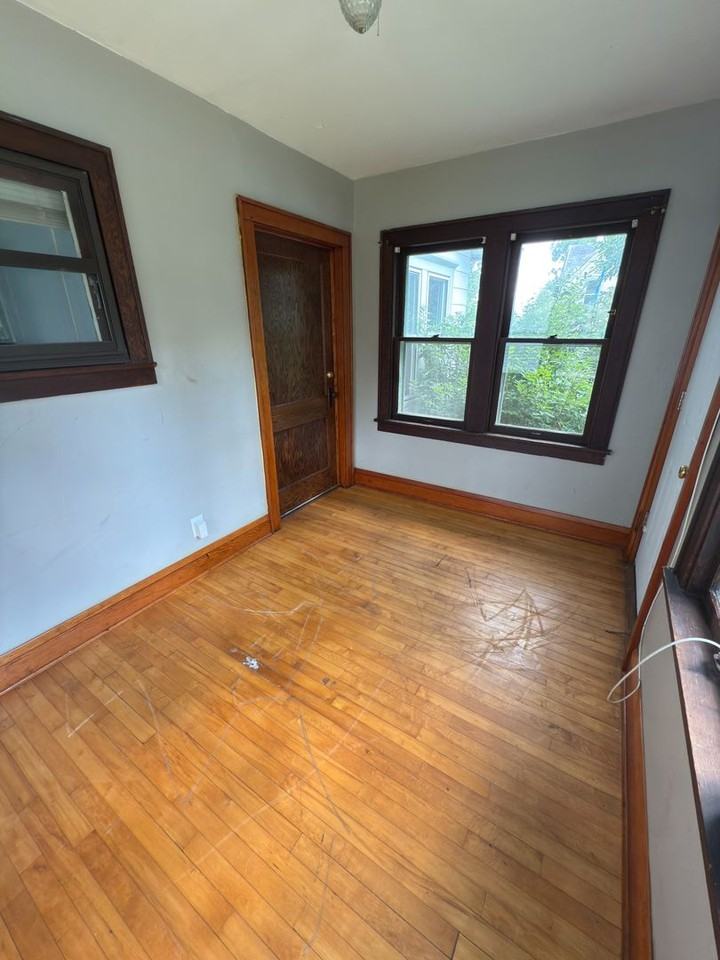 2614 Dupont Ave N - Photo 2 of 28