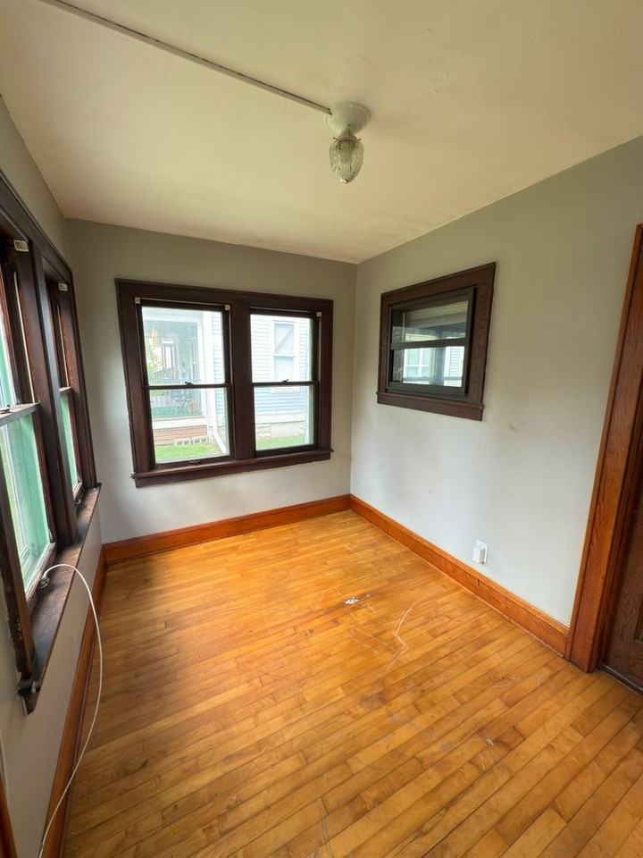 2614 Dupont Ave N - Photo 3 of 28