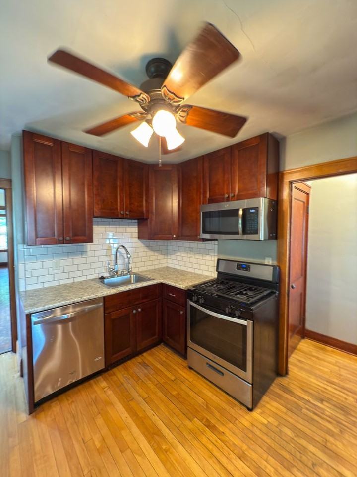 2614 Dupont Ave N - Photo 5 of 28