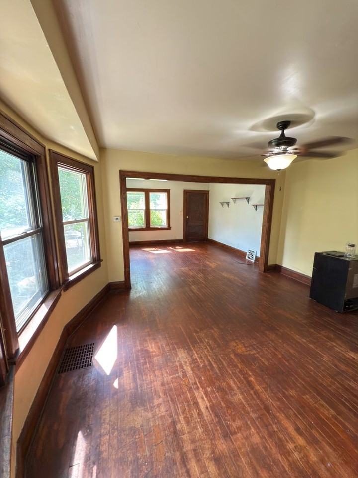 2614 Dupont Ave N - Photo 6 of 28