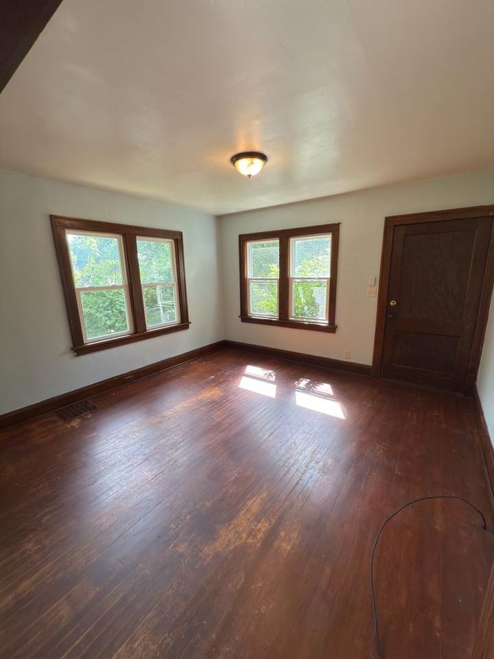 2614 Dupont Ave N - Photo 7 of 28