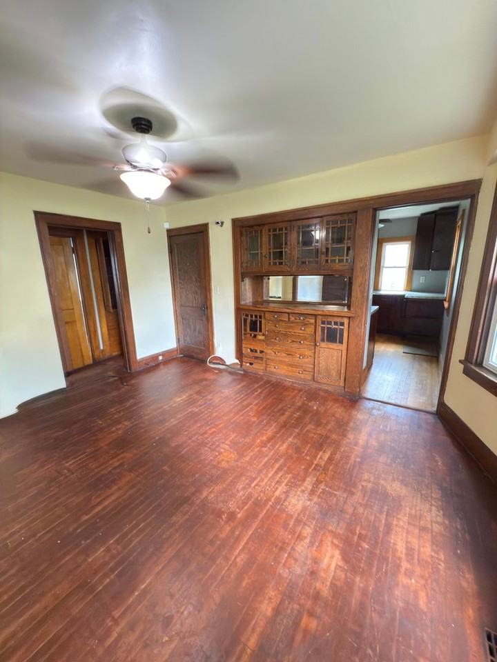 2614 Dupont Ave N - Photo 3 of 28