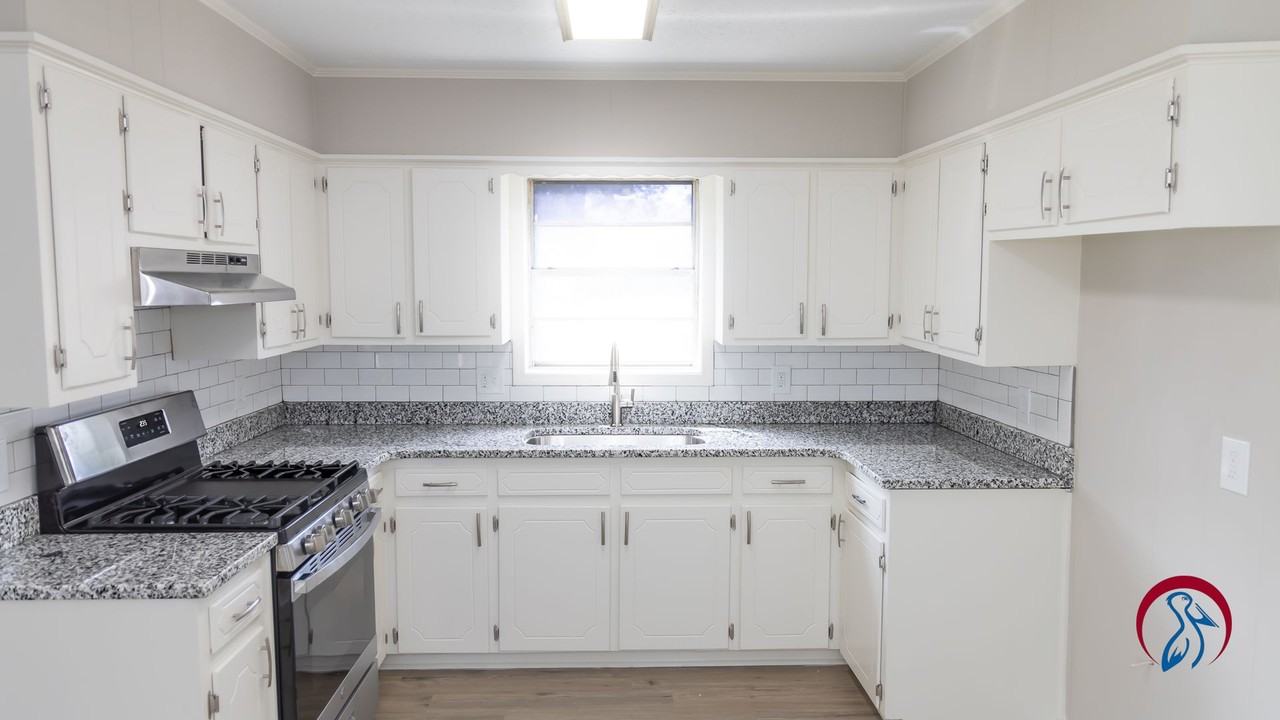 105 Meadow Cir - Photo 2 of 13