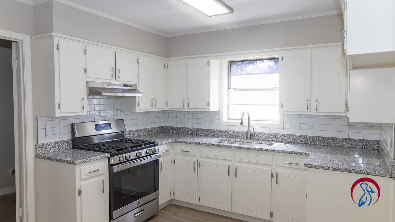 105 Meadow Cir - Photo 3 of 13