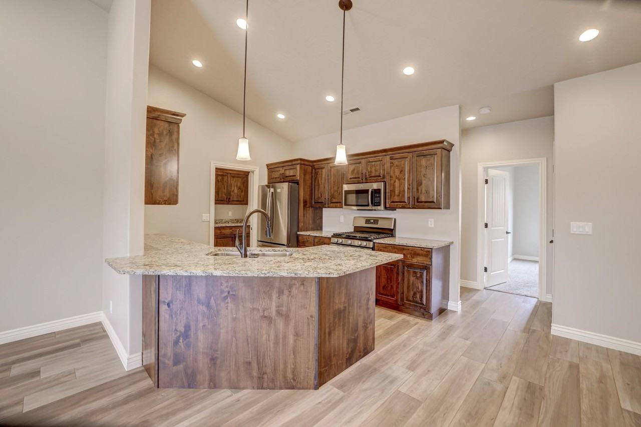 254 W 200 S - Photo 3 of 25