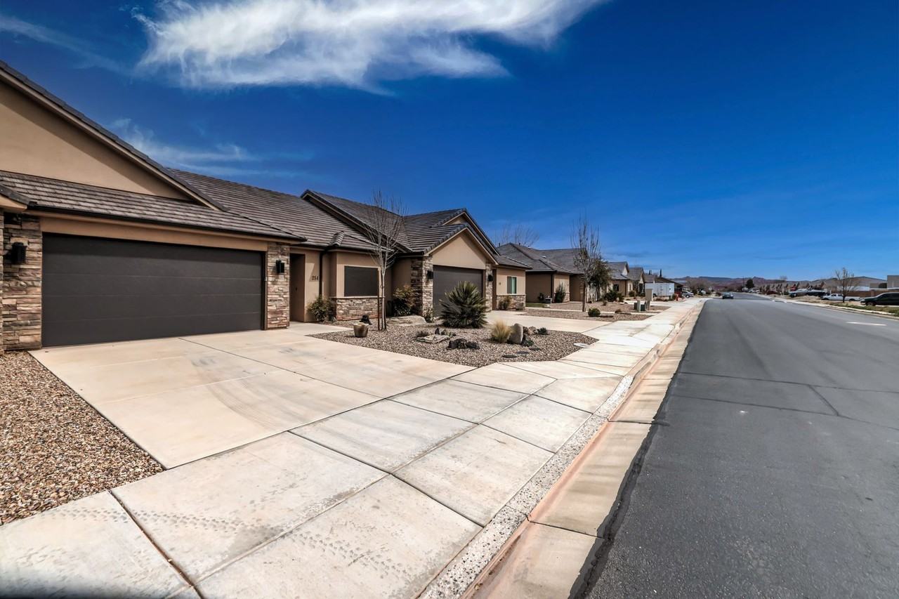 254 W 200 S - Photo 2 of 25