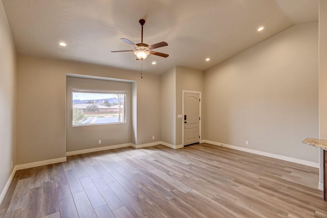 254 W 200 S - Photo 5 of 25