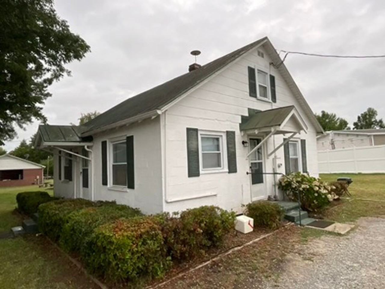 118 Fairgrounds Rd - Photo 3 of 5