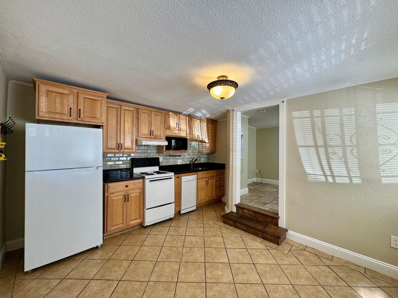 519 13th St - Photo 2 of 16