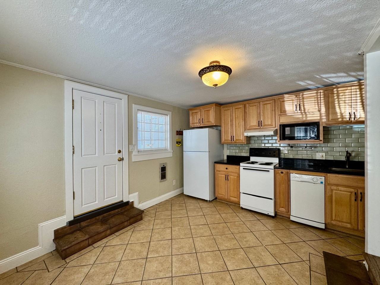 519 13th St - Photo 3 of 16