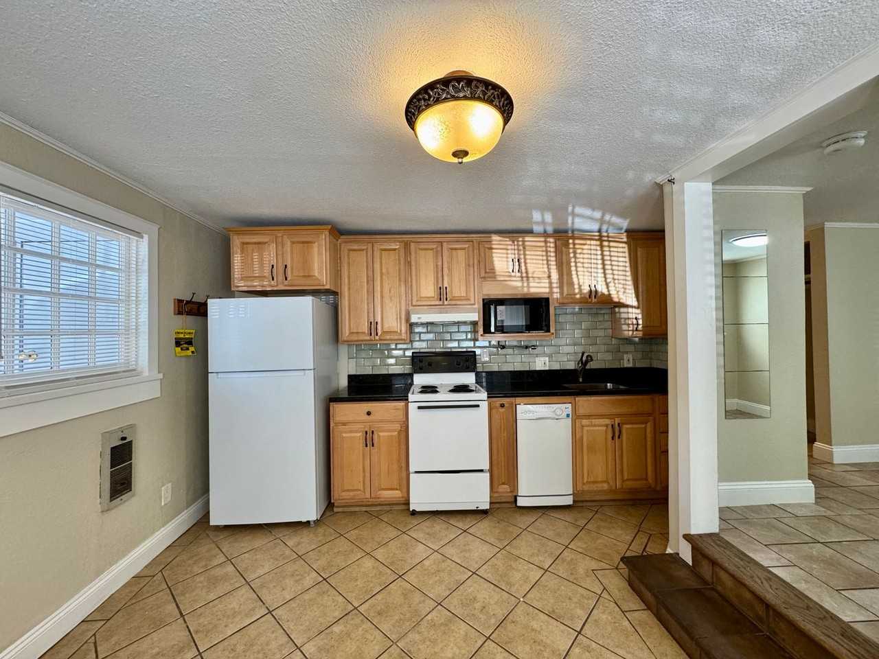 519 13th St - Photo 4 of 16