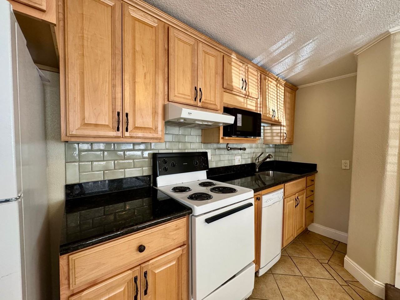 519 13th St - Photo 5 of 16