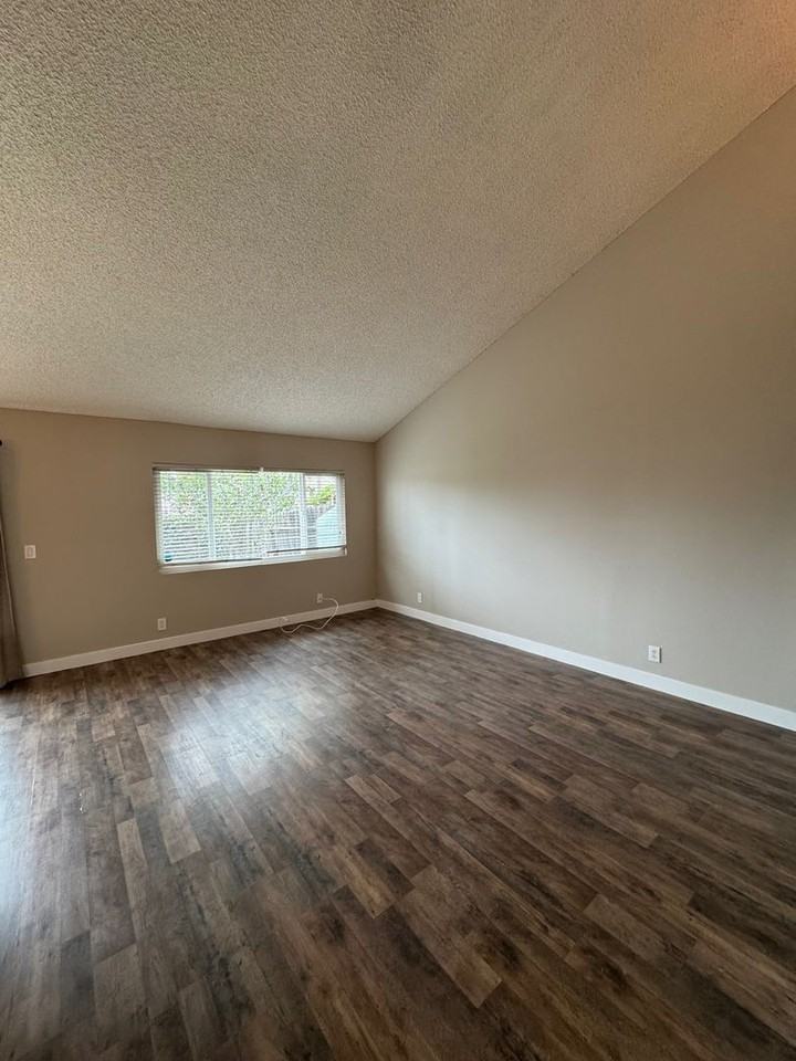 5323 Barrymore Dr - Photo 3 of 21