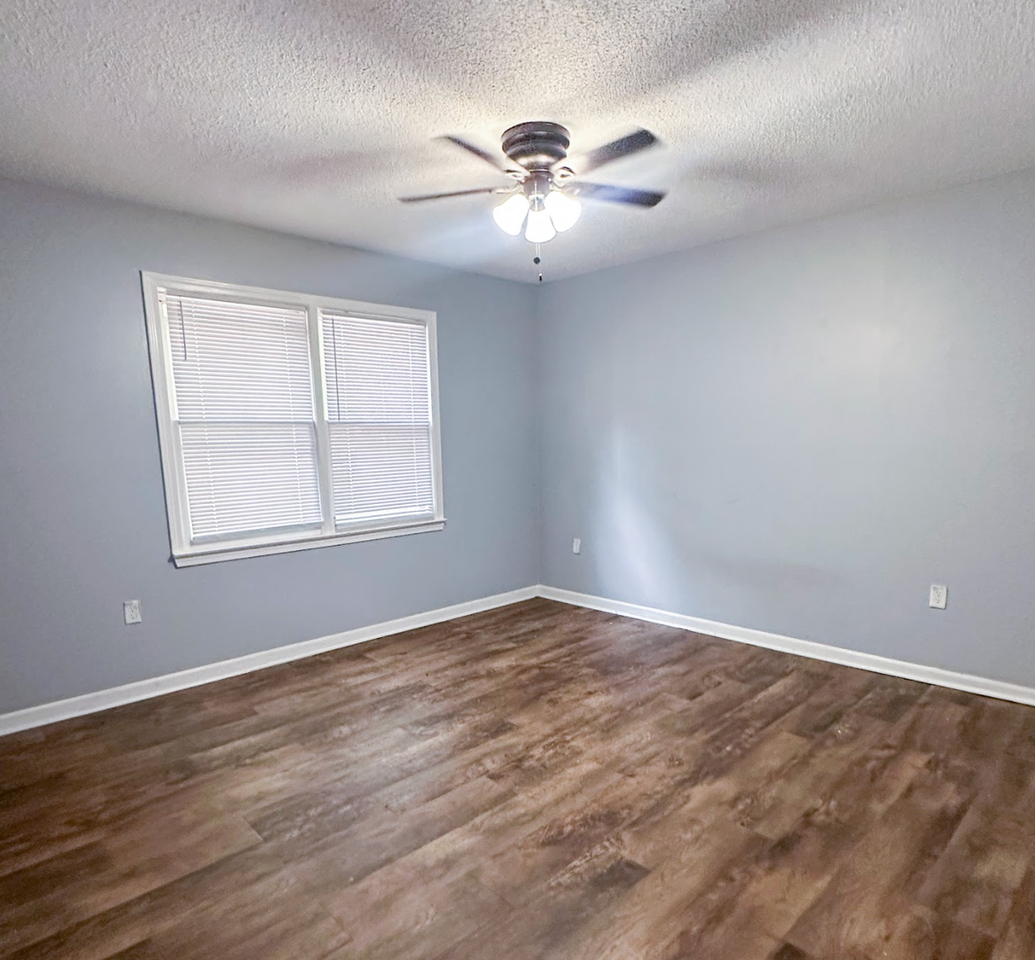 918 Georgetown St - Photo 3 of 10