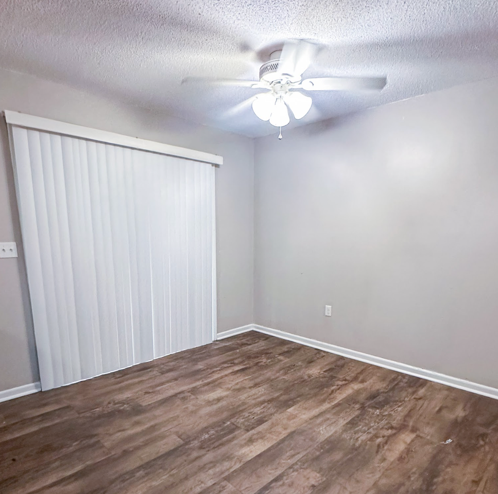 918 Georgetown St - Photo 4 of 10