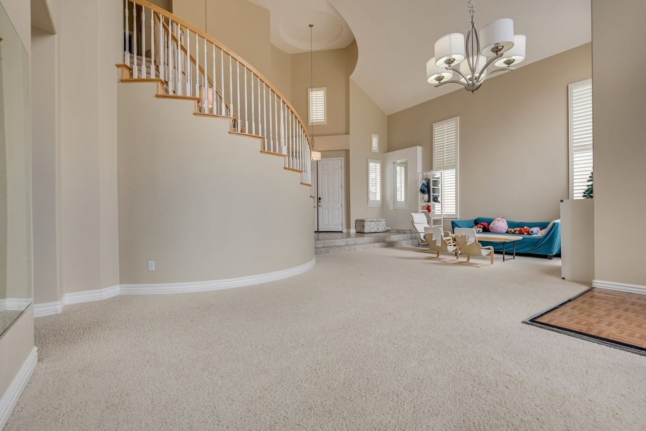 709 Sir James Bridge Way - Photo 5 of 35
