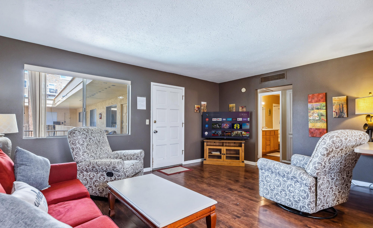 2100 Swanson Ave - Photo 3 of 16