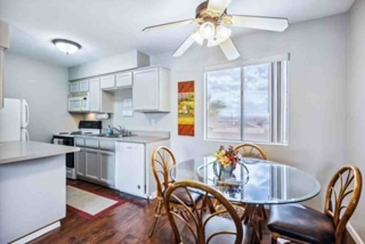 2100 Swanson Ave - Photo 5 of 16