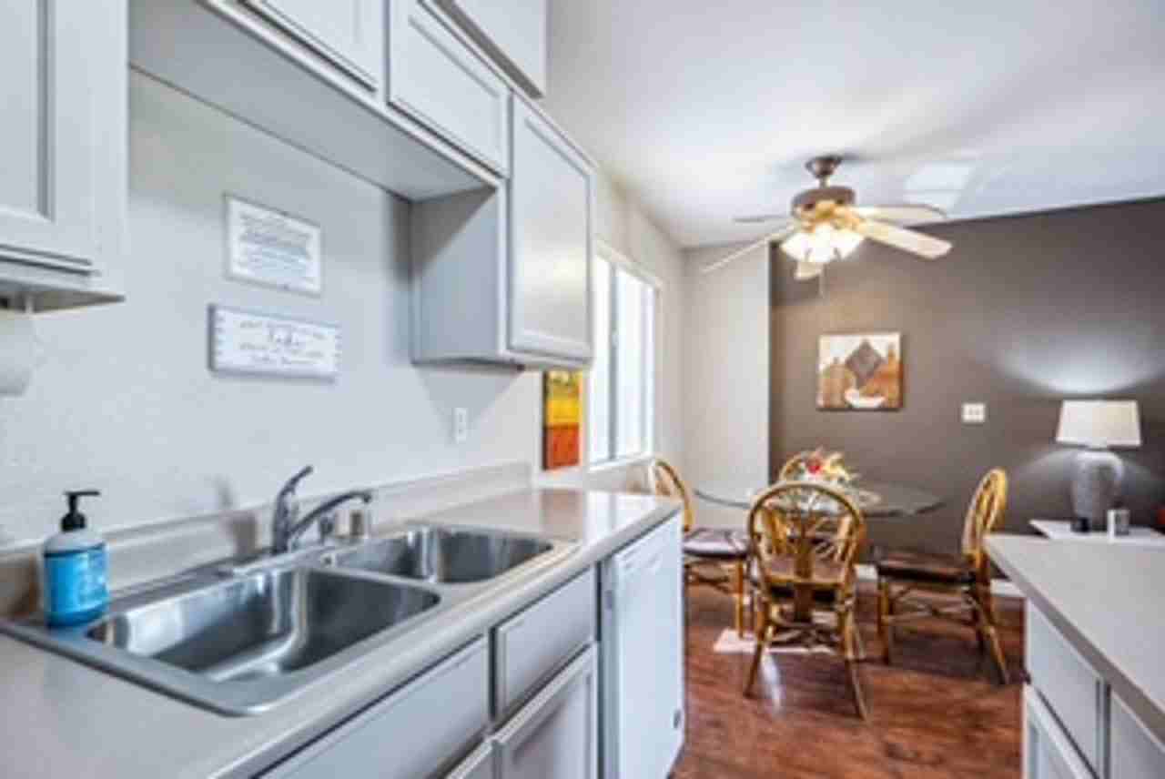 2100 Swanson Ave - Photo 6 of 16